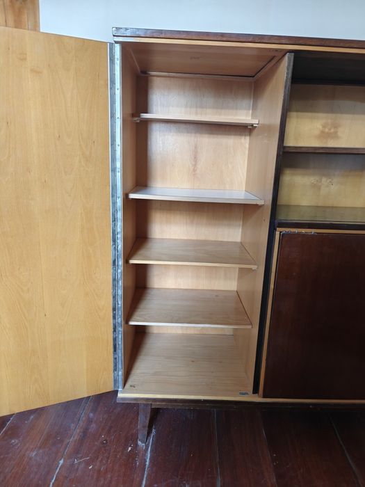 Продам сервант-шкаф