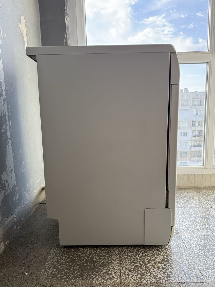 съдомиялна машина Hotpoint-Ariston LS 245