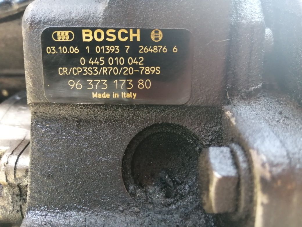 Помпа високо налягане(Bosch)за Пежо-206,1.4HDI два броя различни