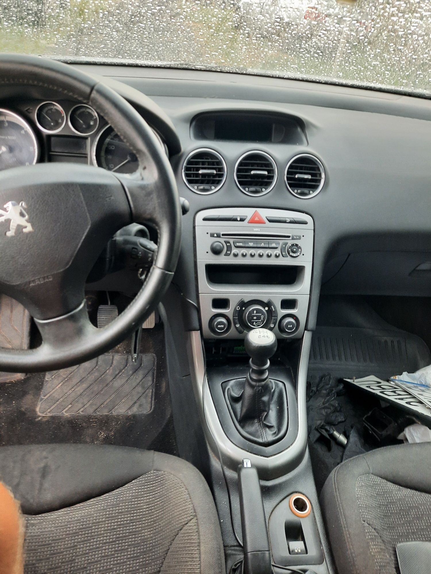 Dezmembrez Peugeot 308 motor 1.6 hdi