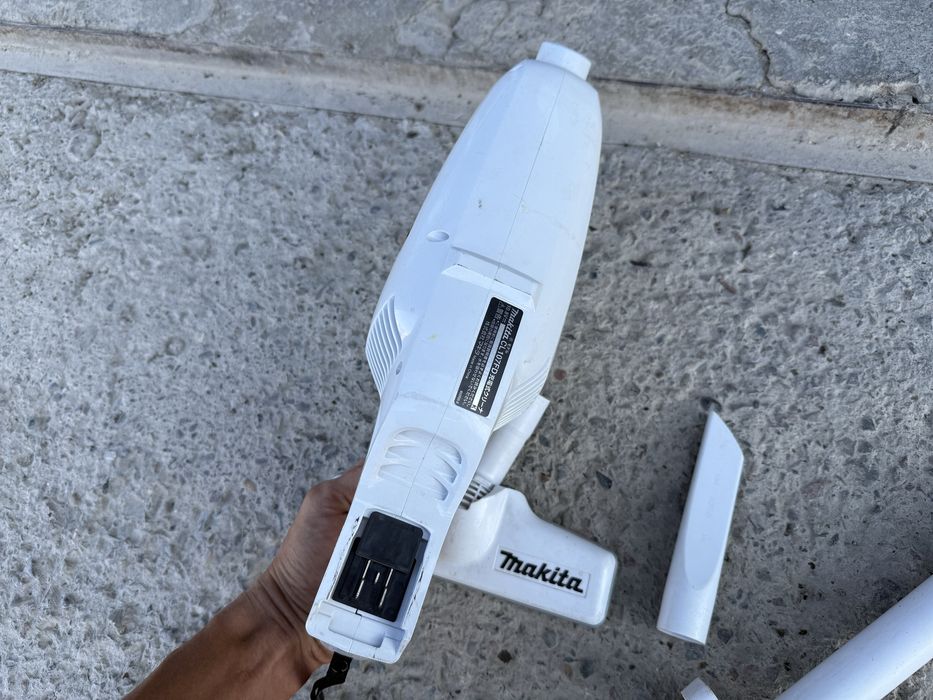 * Makita аккумуляторный пылесос не дорого!