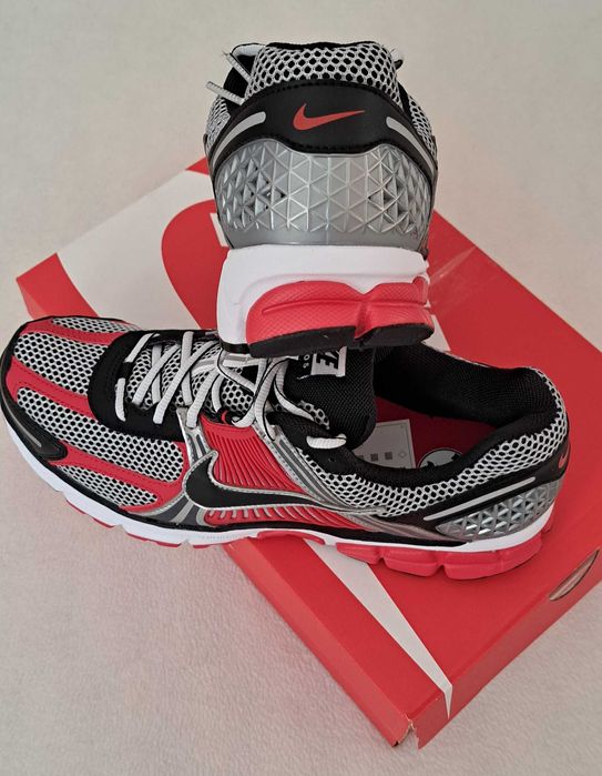 Nike Zoom VOMERO 5 нови