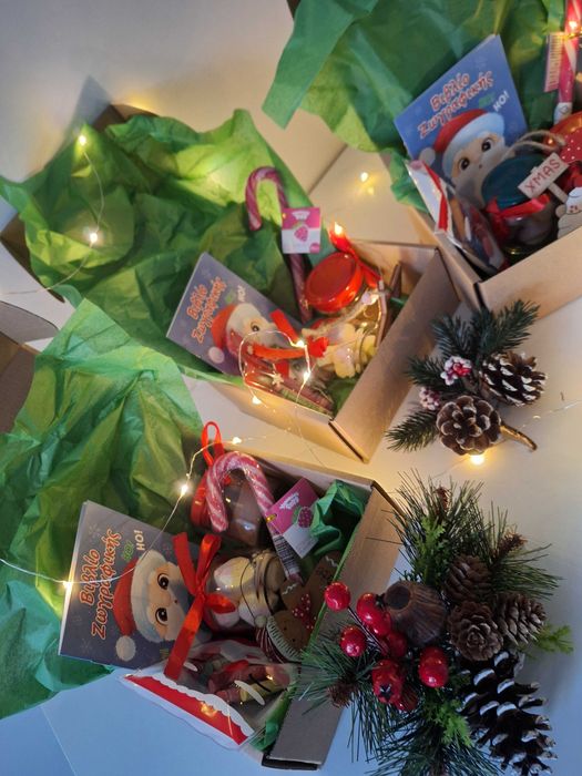 Коледни кутии за подарък