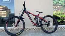 Giant Glory Advanced 1 – DH/27.5/CF/