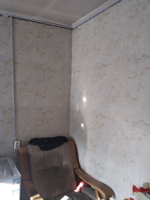 СВОЯ. продам 1 ком 3 этаж . Дукент Ангрен. О́тличное место. Свежий воз