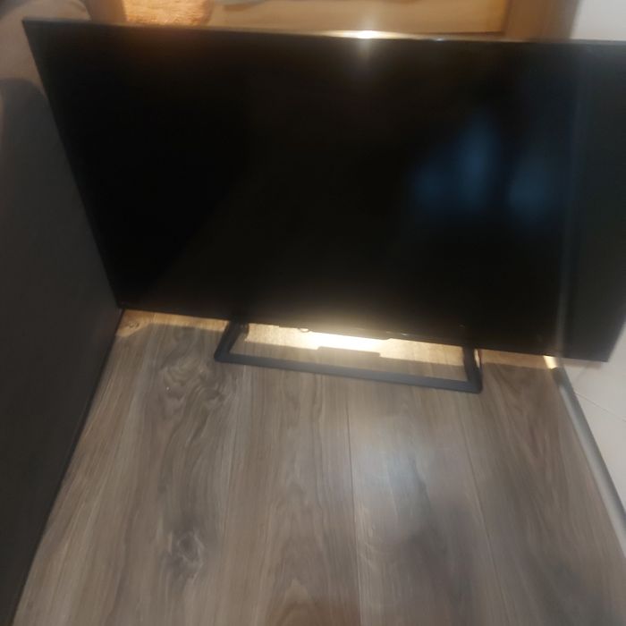 Телевизор SONY KDL-40R450C 40 инча черен
На 4 години, закупен за 770л