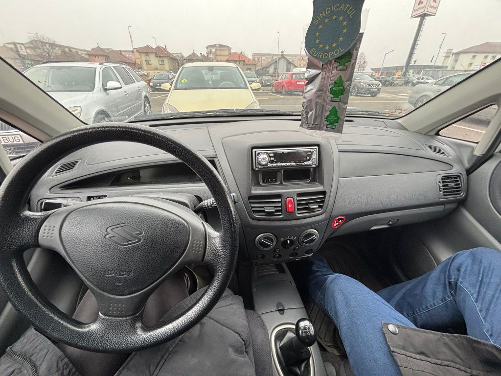 Vând Suzuki Liana 1.6 benzină,  AC .