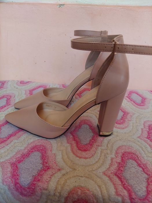 Pantofi eleganți de damă