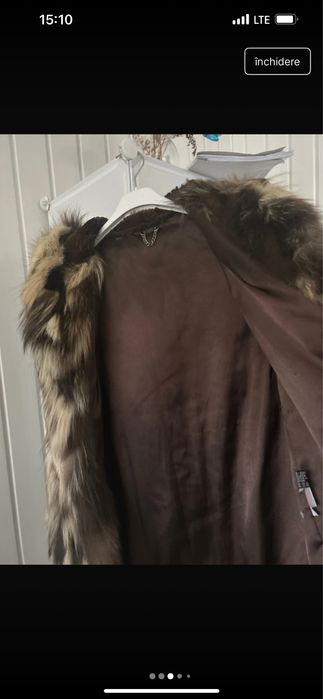 Vesta blana ,cu gluga foarte frumoasa . Cumparata din grecia