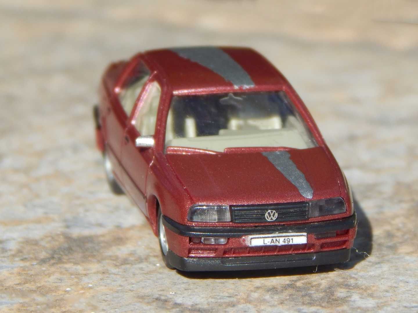 Macheta Volkswagen Vento (A3) 1998 sc 1:87 Herpa HO cu mic defect