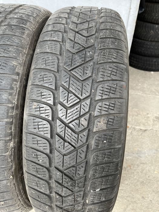 4 бр. зимни гуми 215/65/17 Pirelli DOT 3716 5-5,5 mm