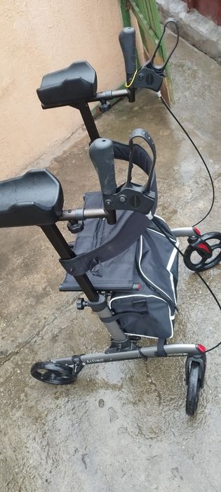 Cărucior dezabilitați