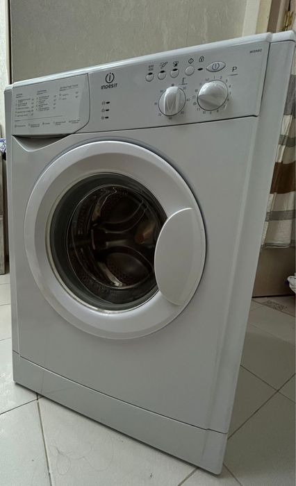 Стиральная машина бренда INDESIT