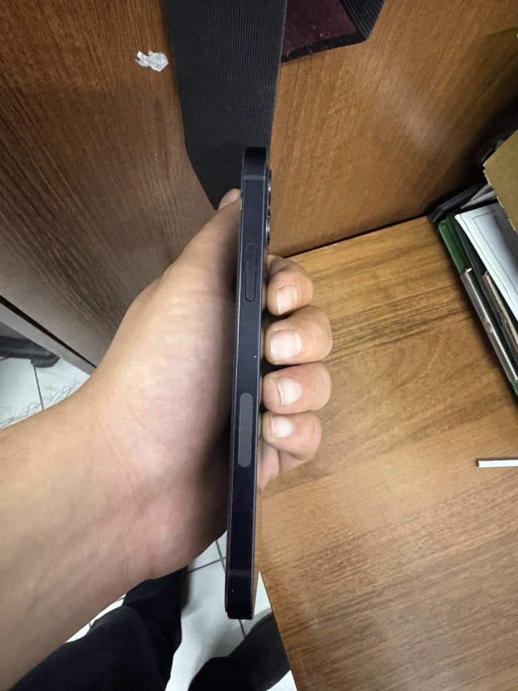 Iphone 12 o’zi 64 Gb karabka bor faqat Obemn 11 pro max faqat