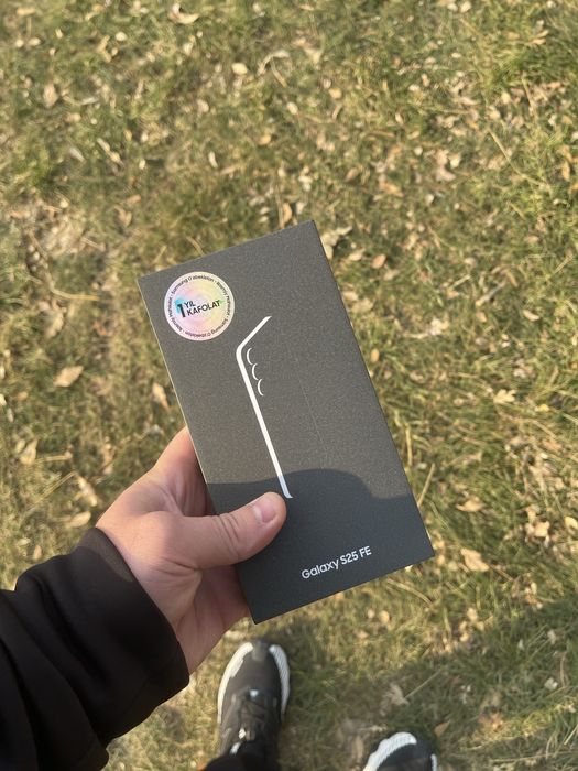 Самсунг S 25 EF 8/256 енги кропкадан очилмаган