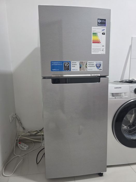 Продаётся срочно  холодильник  самсунг 400$