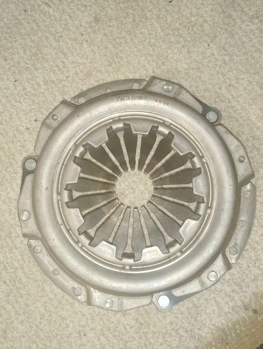 Vînd placa de ambreaj