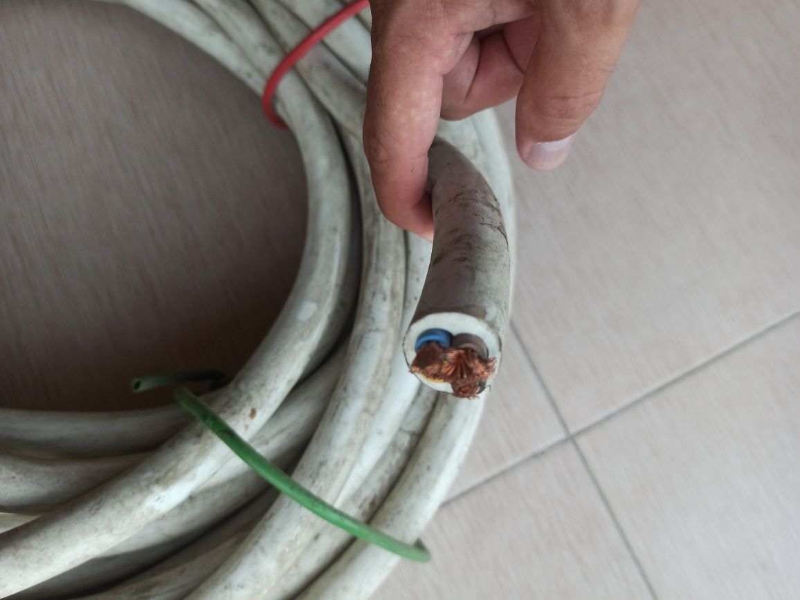Kabel sotiladi ichida misi  bor