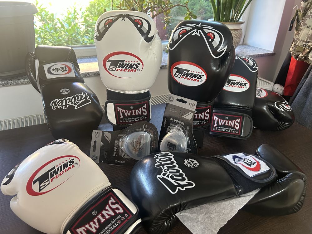 Echipament sportiv lupte de contact (boxing Gloves)
