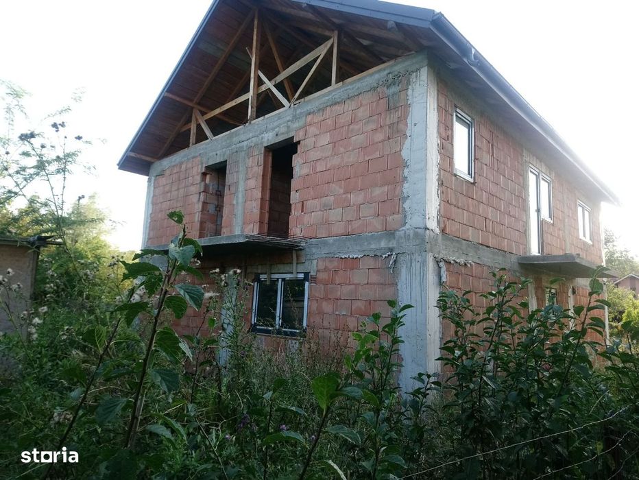 Casa cu trei apartamente