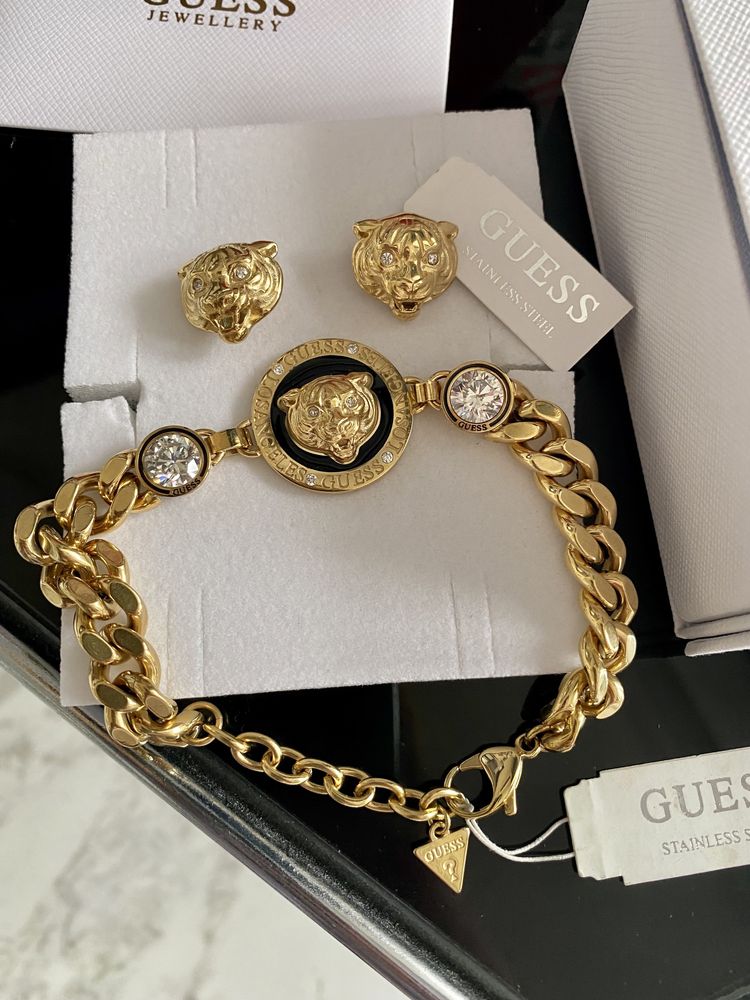 Комплект гривна и обици на Guess