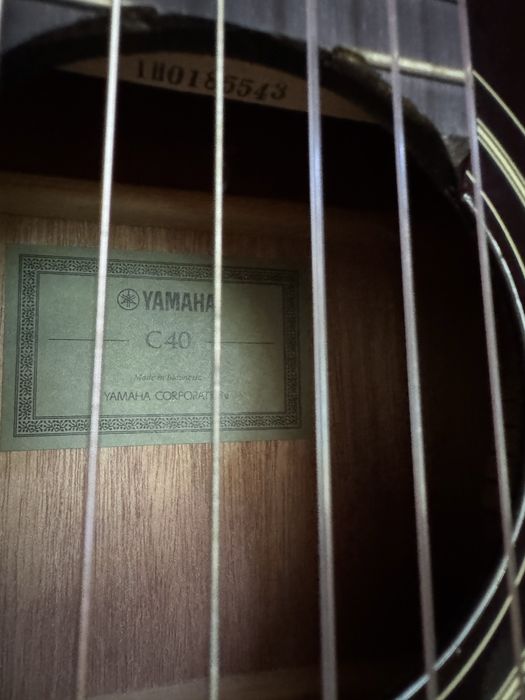 Vand chitara Yamaha C40 ca noua