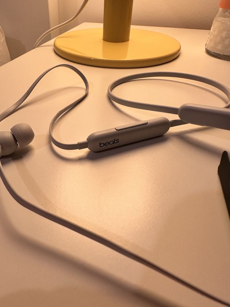 Casti Beats Flex ca noi