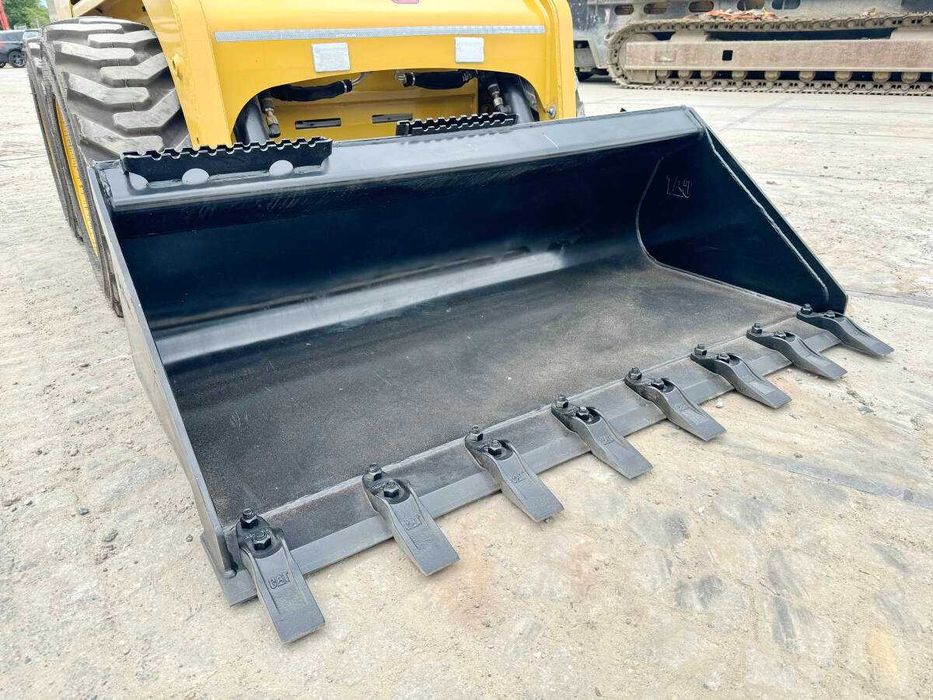 Фронтален товарач Caterpillar 216B – 2,6 т, 49 к.с. (Нов) +Видео