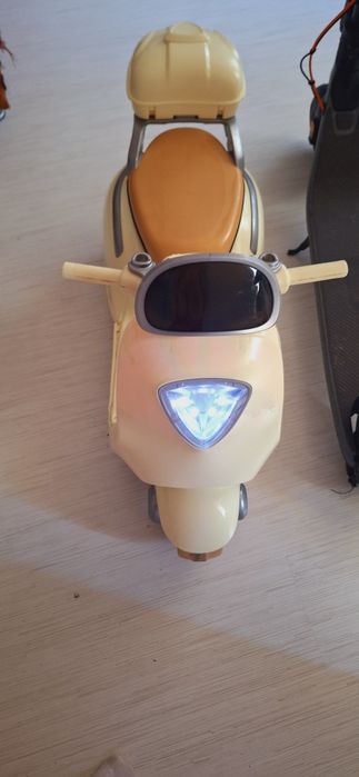 Vand mașinuța electica