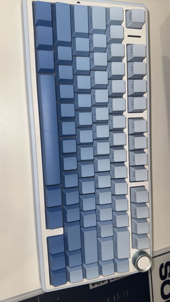 Aula f75 side-Printed