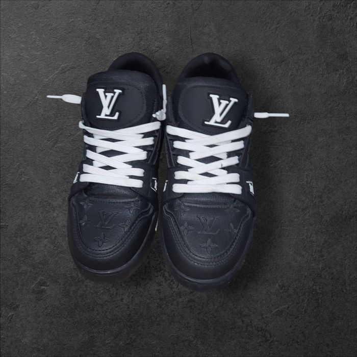Adidași Louis Vuitton negri