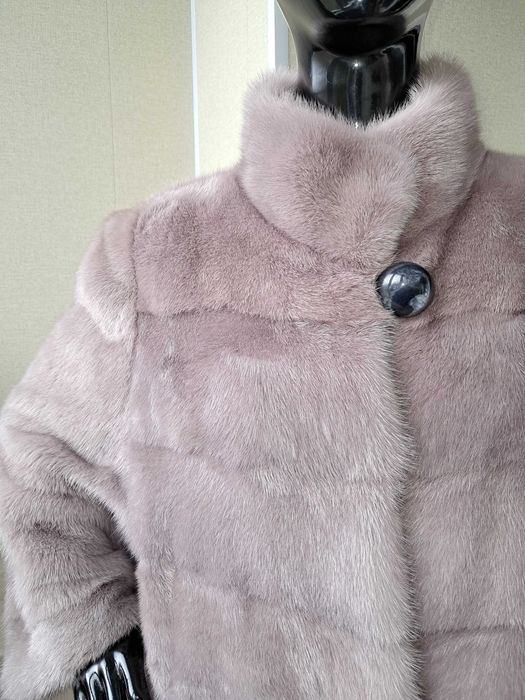 Haină de nurcă / vizon, Naturala , gri, roz. Mărime mare. Bust 130cm