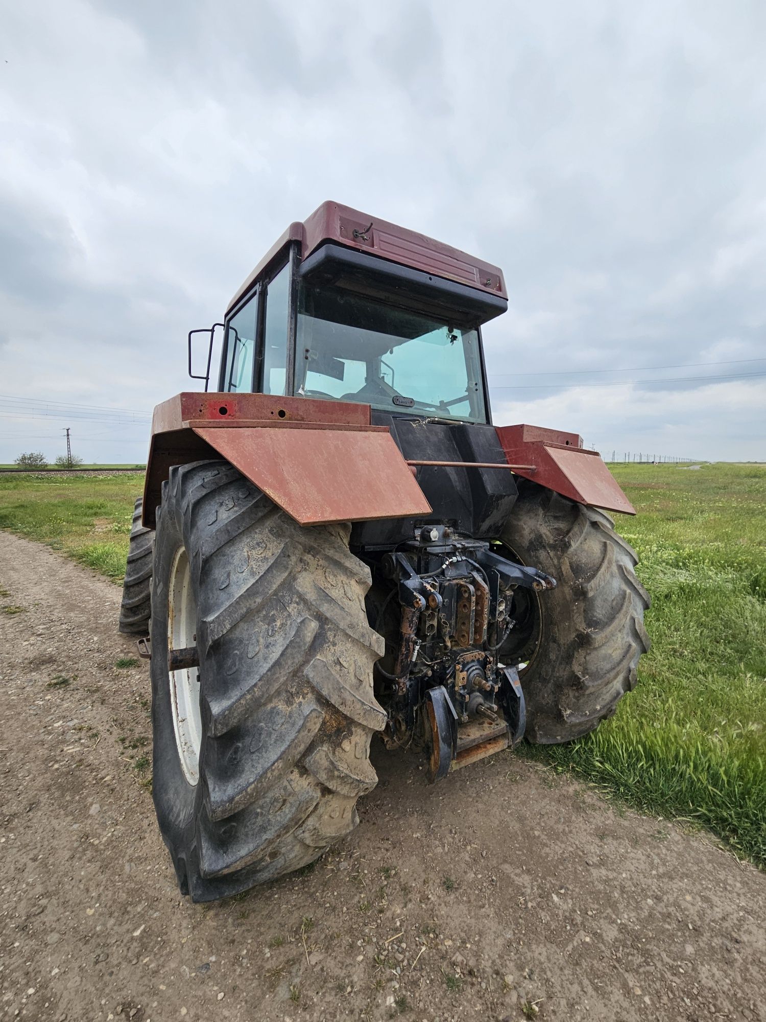 Vând urgent tractor case magnum  internațional