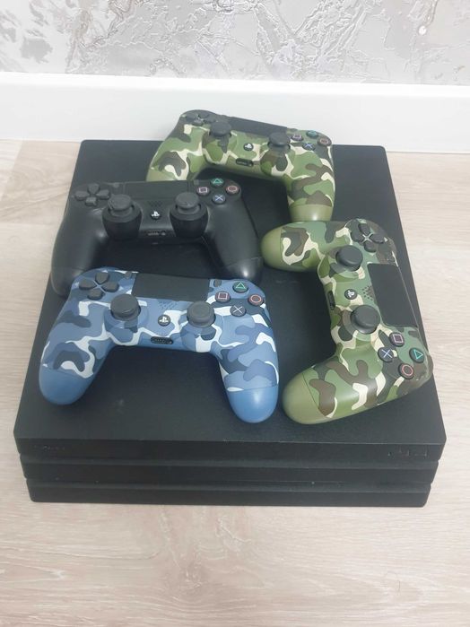 Ps 4 pro 1 Tb, 4ta pulti, 8ta öyini bor, xolati yaxshi