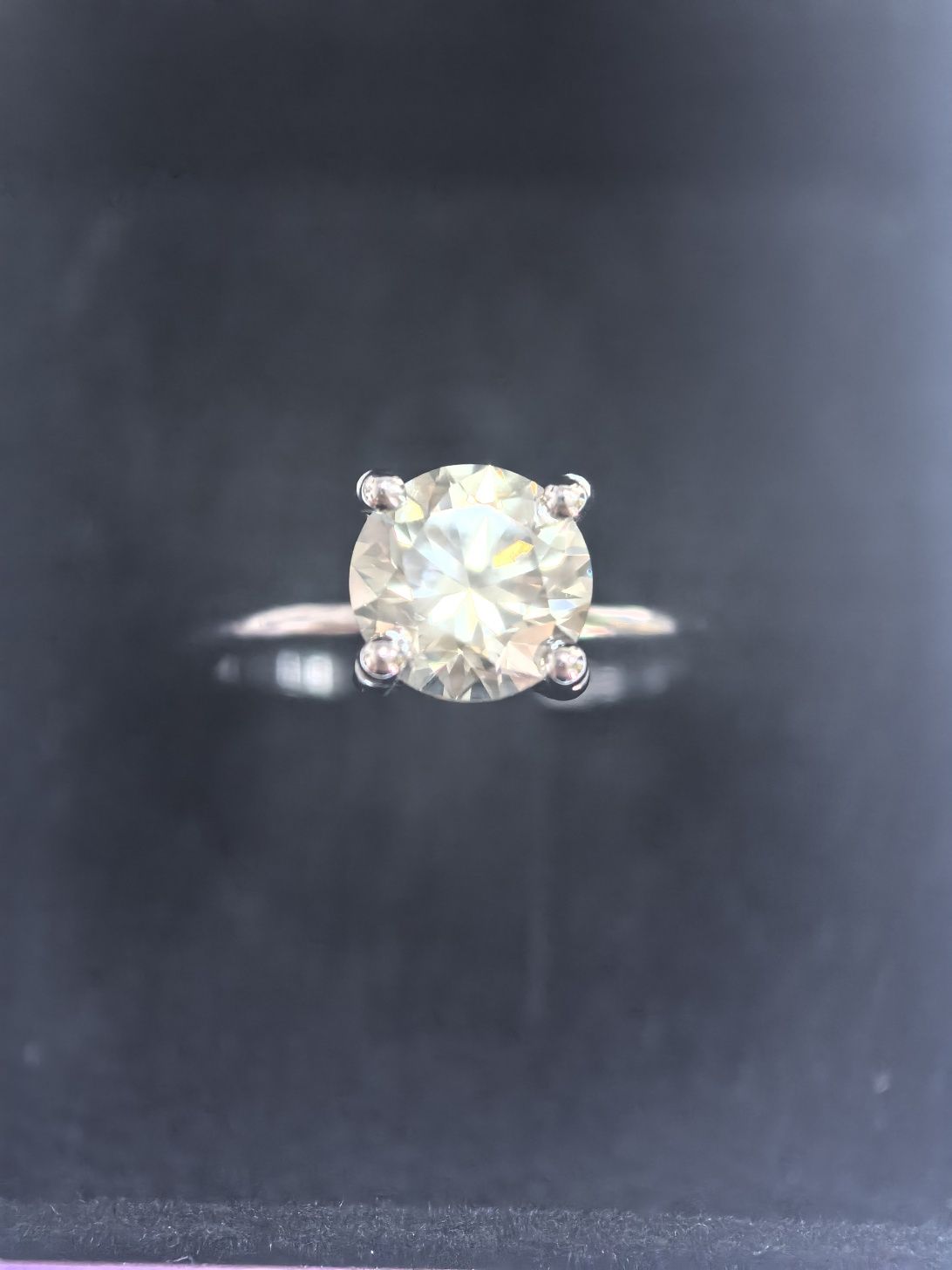 Златен пръстен с диамант 2.16 CT Fancy Color