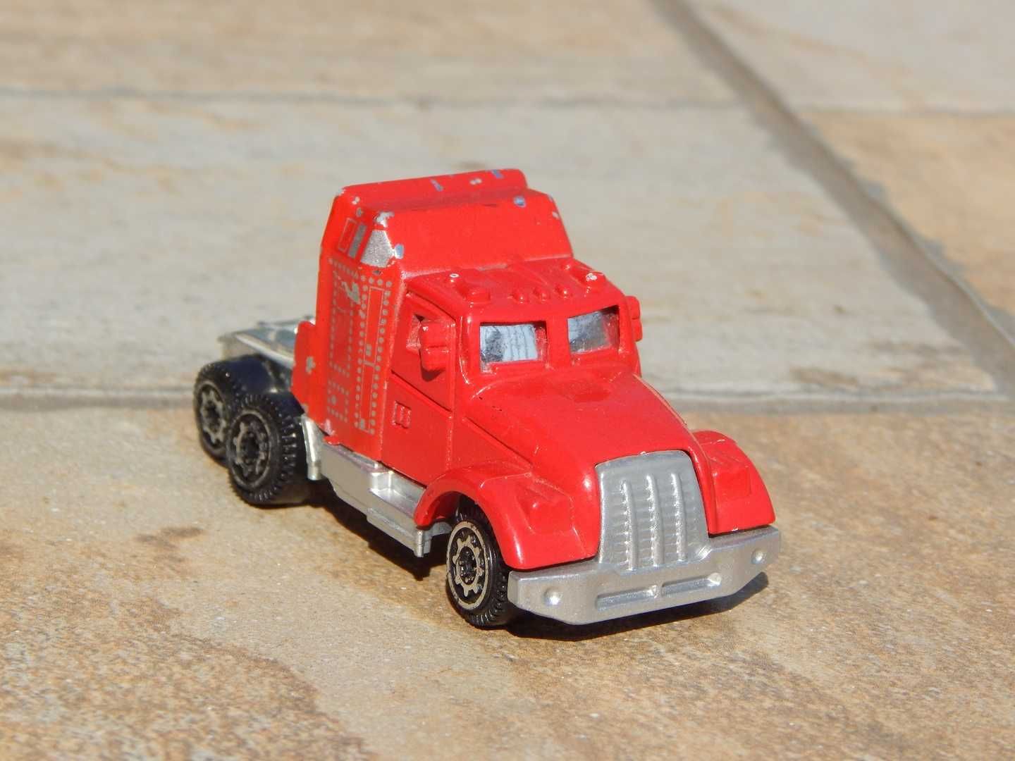 Macheta cap tractor camion Kenworth scara 1:87 metalic