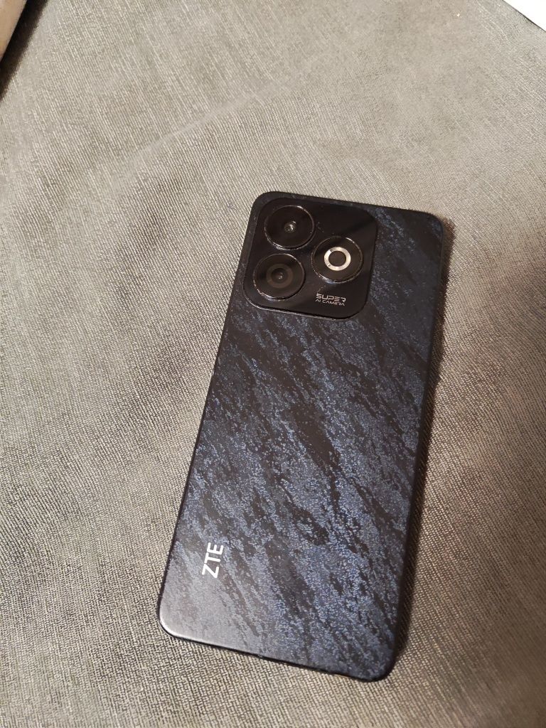 Продам смартфон ZTE Blade A75 128G