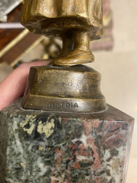 Statueta bronz/marmura/ semnata