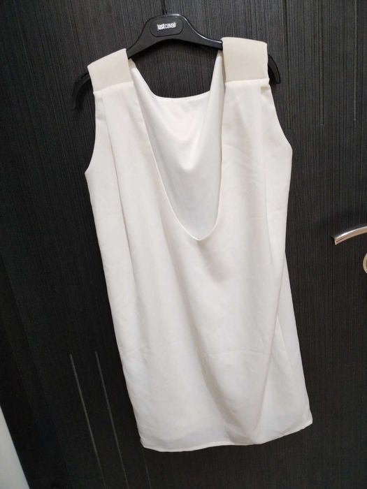 Рокля с изрязан гръб,рокля с 3/4 ръкав