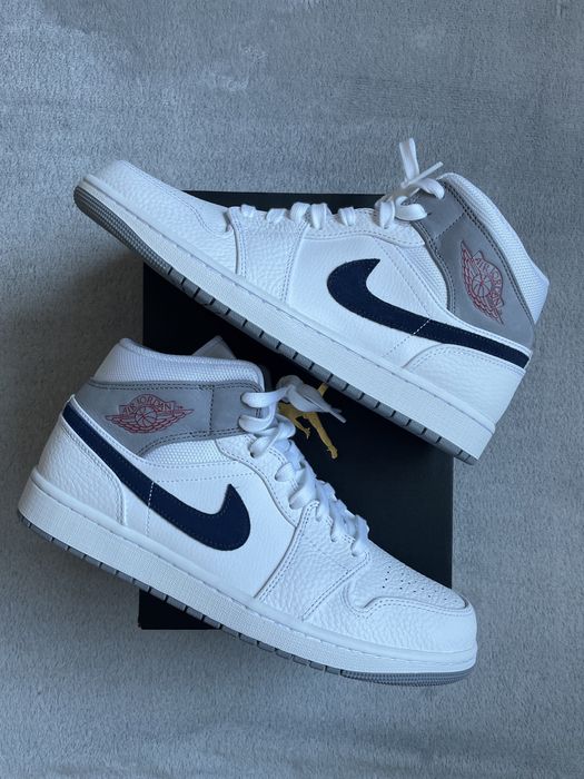 Jordan 1 Mid Paris