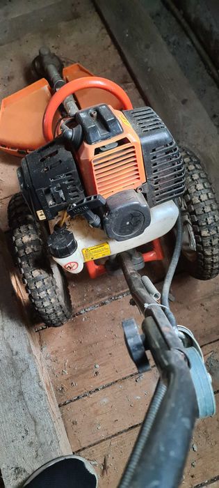 Motocoasa pe roti