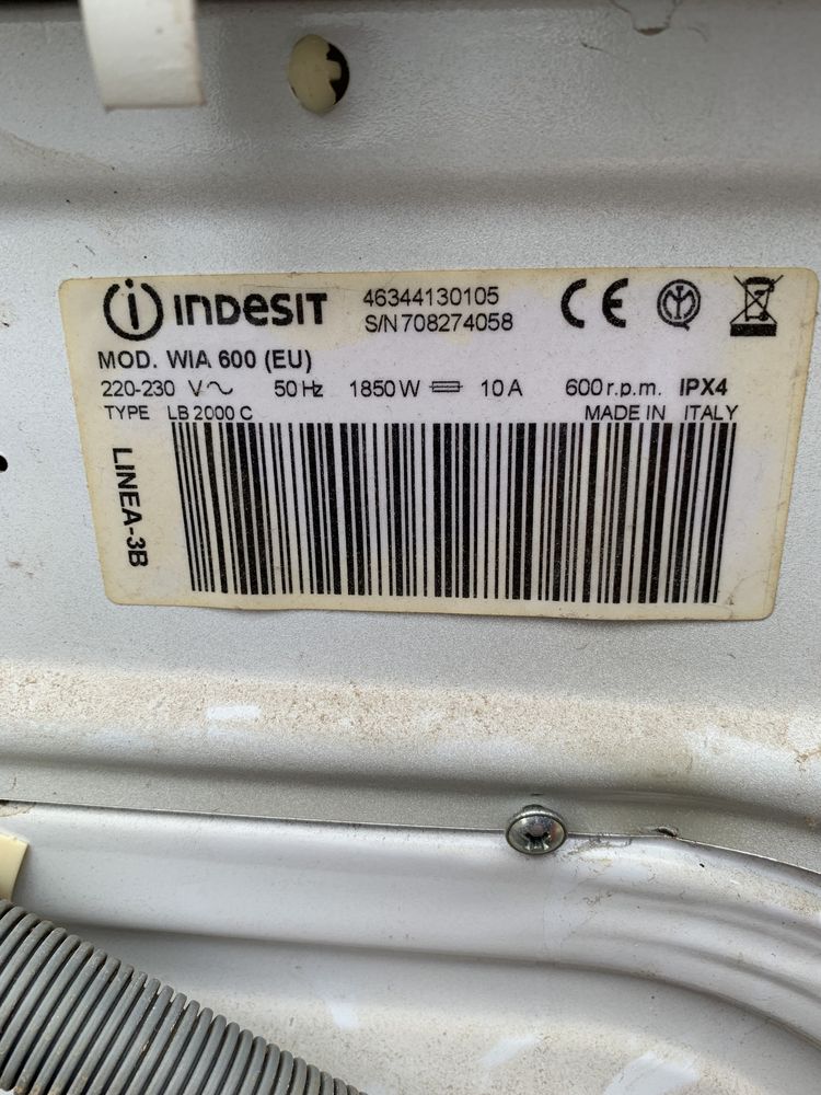 Продавам пералня за части Indesit WIA600