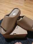 Yeezy Slide beige