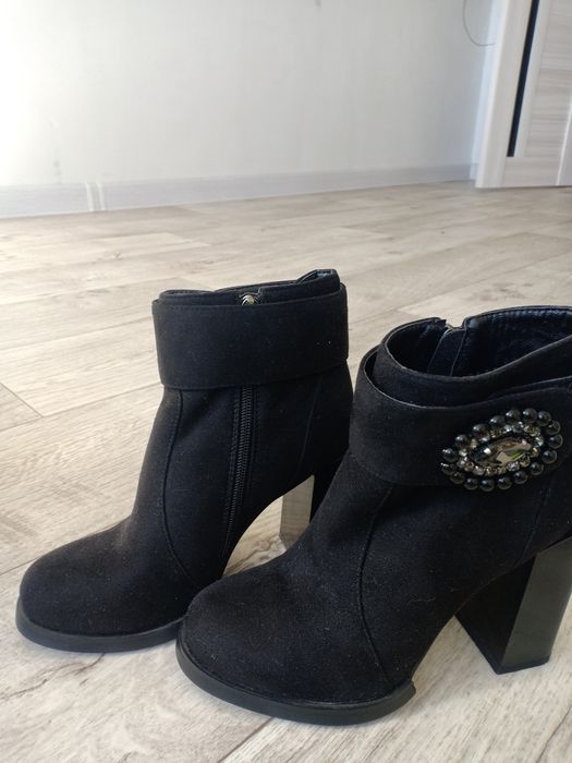 Ботильоны удобные на стойком коблуке