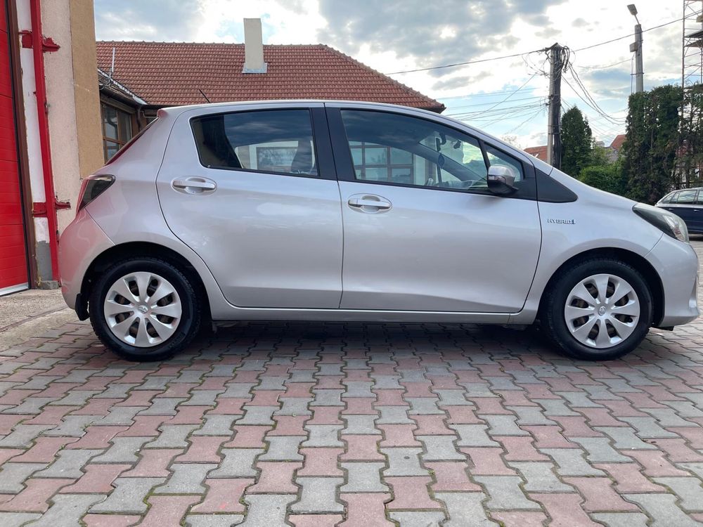 Toyota Yaris Hybrid 2013