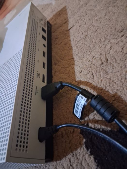 Xbox one s cu doua cotrolere