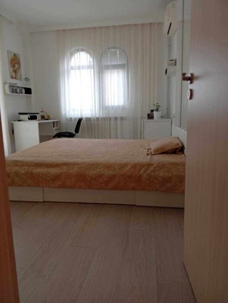 Продава се Къща в Поморие - 363 кв.м за 1502 €/кв.м - Снимка #1
