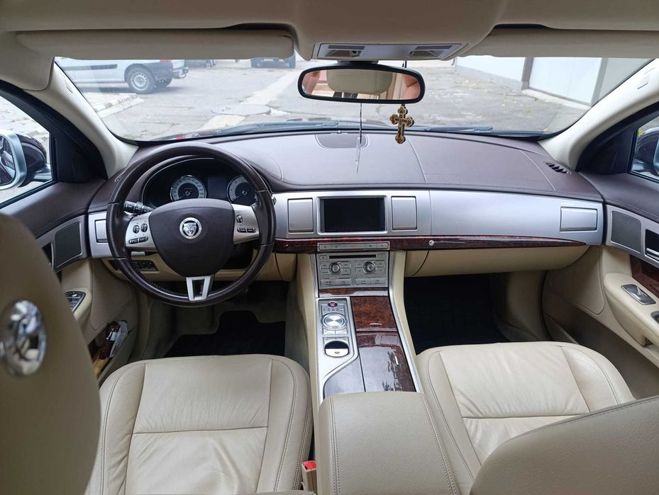 Jaguar XF 2011 impecabil