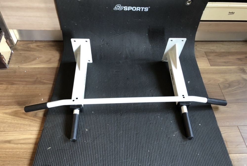 Bara de tractiuni cu prindere pe perete,Germania rezista la 200 kg nou