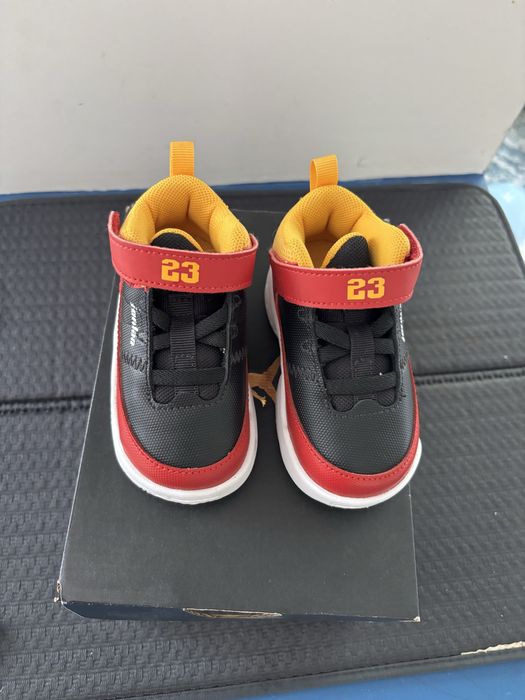 Бебешки маратонки Nike Jordan